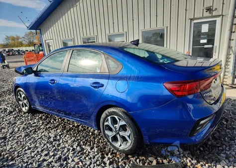 2021 Kia Forte Fe z USA, uszkodzony, nr VIN 3KPF24AD8ME338031